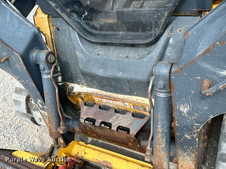 image for item MB9653 2011 John Deere 323D  tracked skid steer loader