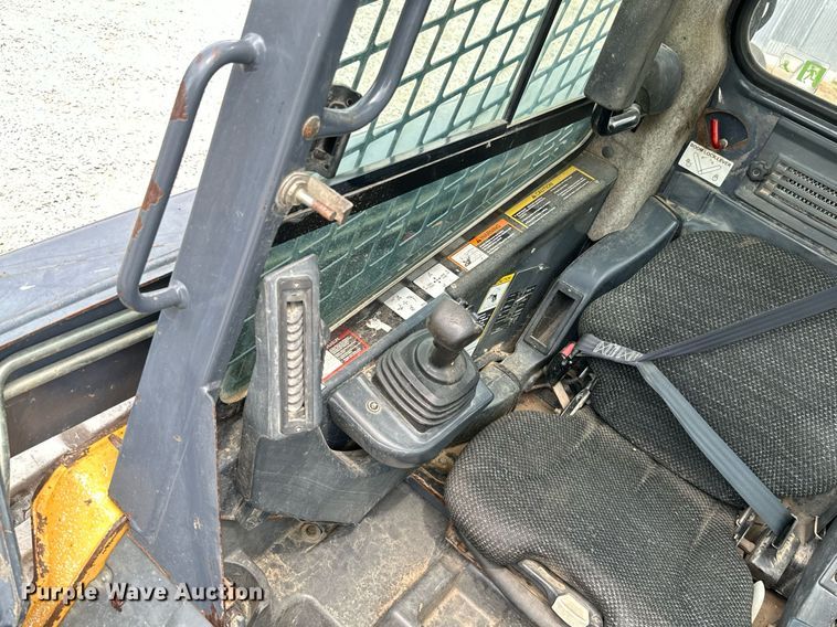 image for item MB9653 2011 John Deere 323D  tracked skid steer loader