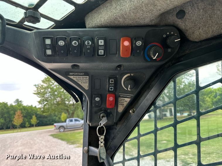 image for item MB9653 2011 John Deere 323D  tracked skid steer loader