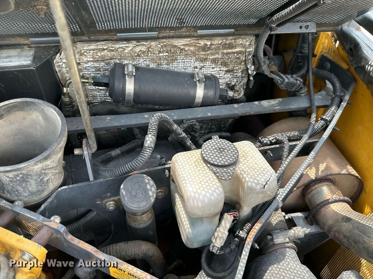 image for item MB9653 2011 John Deere 323D  tracked skid steer loader