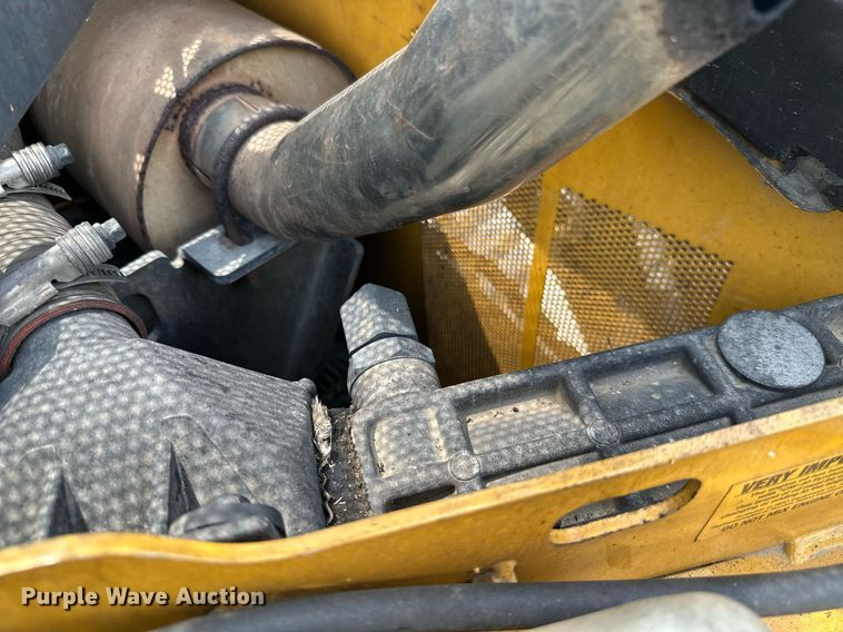 image for item MB9653 2011 John Deere 323D  tracked skid steer loader