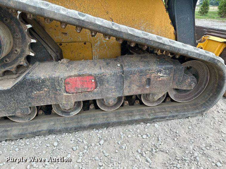 image for item MB9653 2011 John Deere 323D  tracked skid steer loader