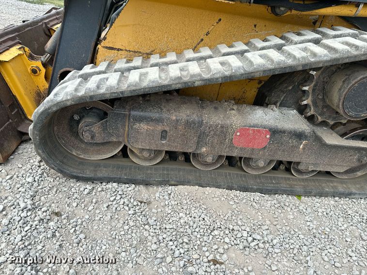 image for item MB9653 2011 John Deere 323D  tracked skid steer loader