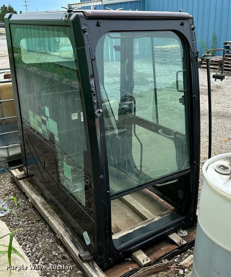 image for item MB9663 Caterpillar  enclosed cab