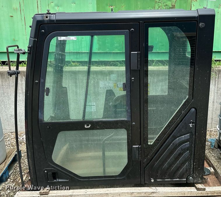 image for item MB9663 Caterpillar  enclosed cab