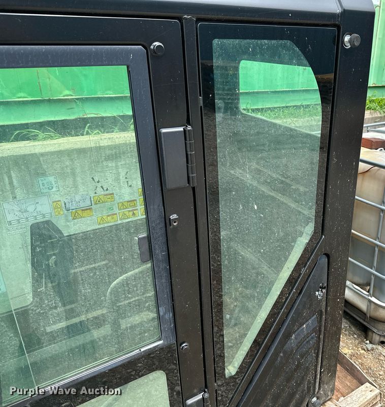 image for item MB9663 Caterpillar  enclosed cab