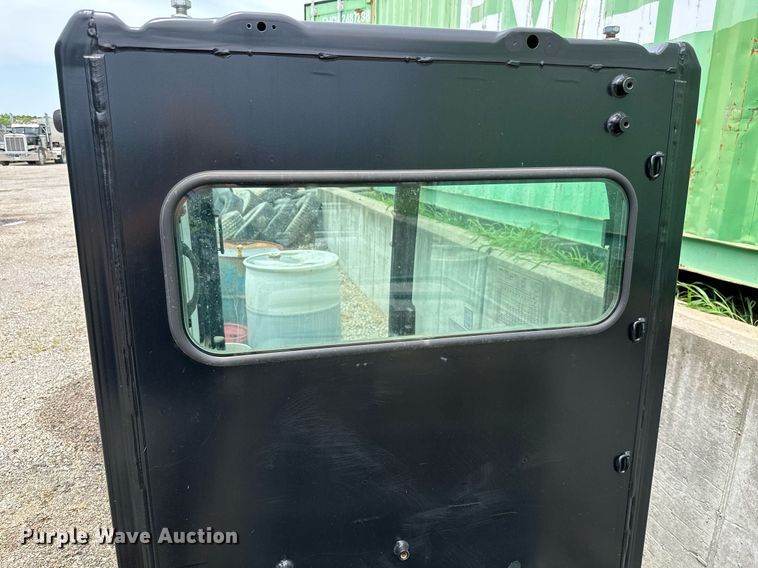image for item MB9663 Caterpillar  enclosed cab