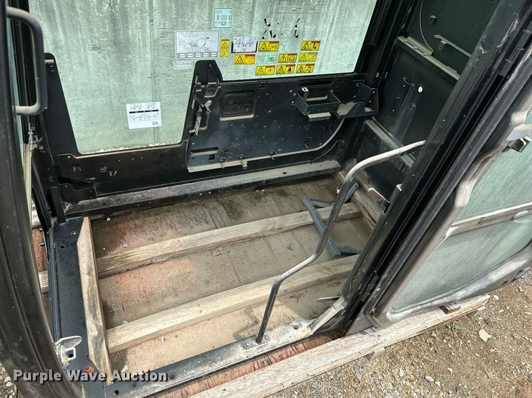 image for item MB9663 Caterpillar  enclosed cab