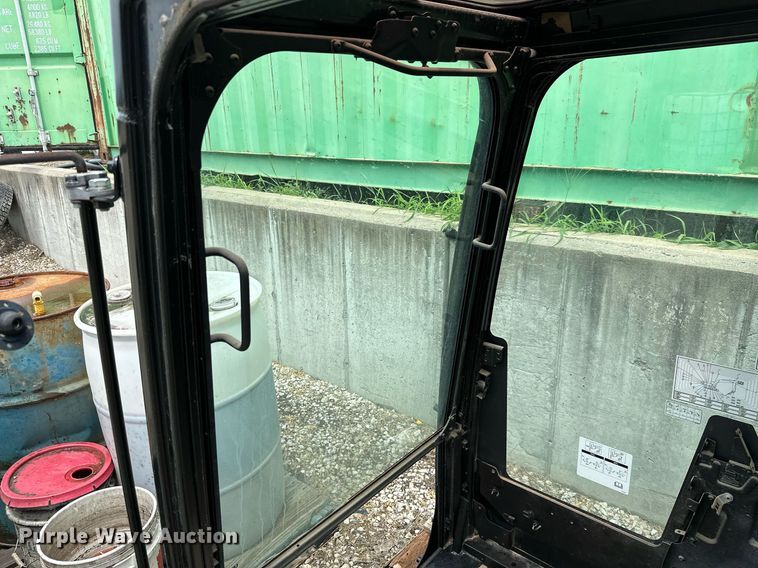 image for item MB9663 Caterpillar  enclosed cab