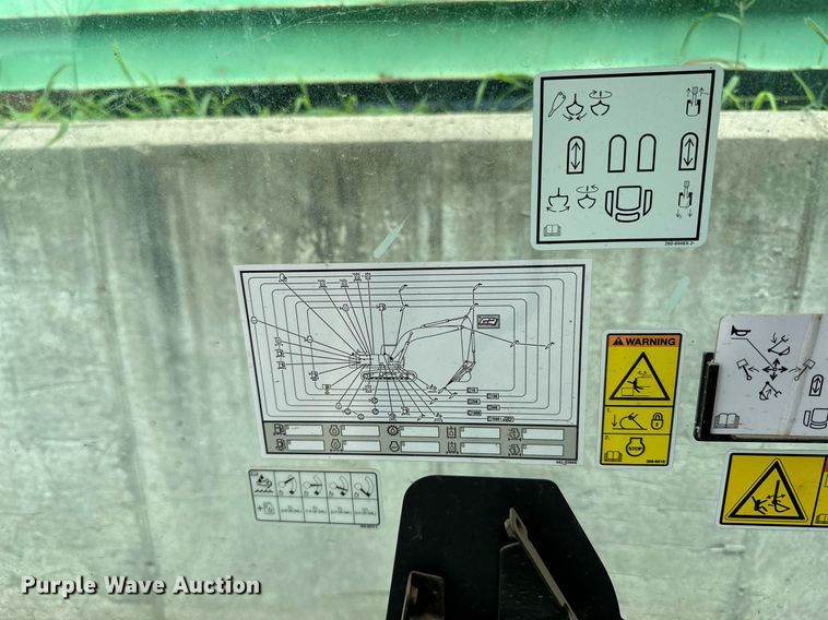 image for item MB9663 Caterpillar  enclosed cab