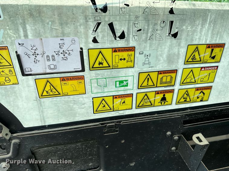 image for item MB9663 Caterpillar  enclosed cab