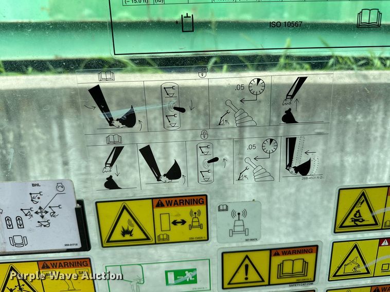 image for item MB9663 Caterpillar  enclosed cab