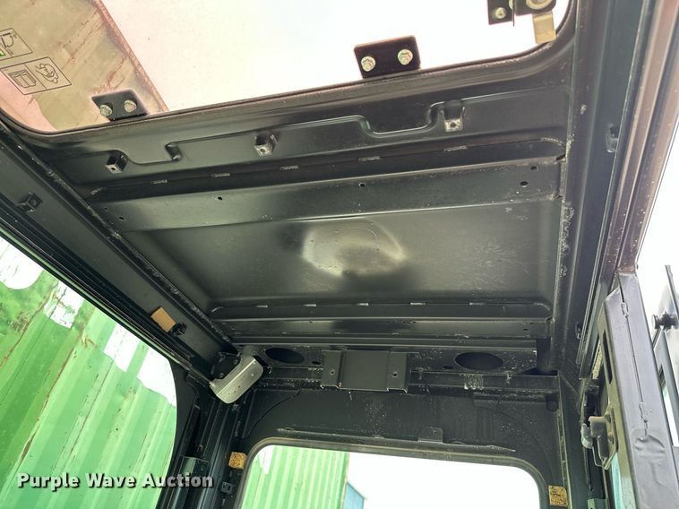 image for item MB9663 Caterpillar  enclosed cab