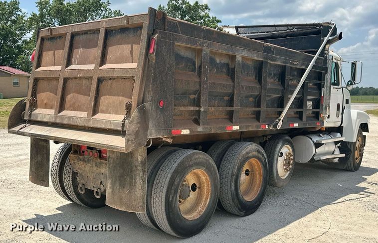 image for item MB9674 2001 Mack CH613  dump truck
