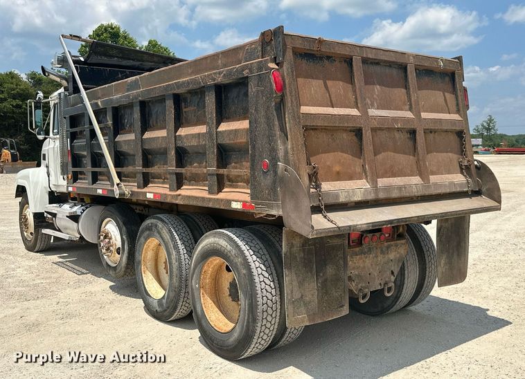 image for item MB9674 2001 Mack CH613  dump truck