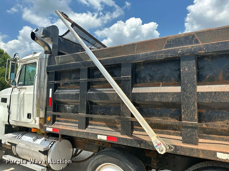 image for item MB9674 2001 Mack CH613  dump truck