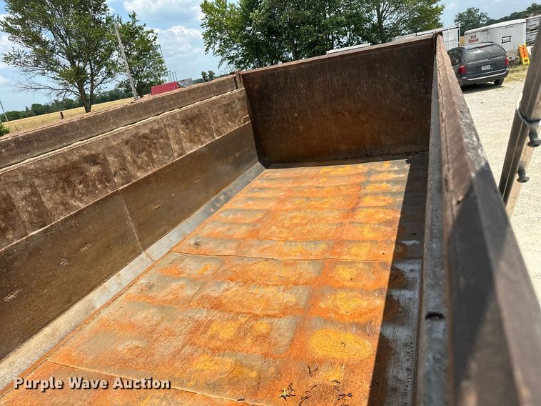 image for item MB9674 2001 Mack CH613  dump truck