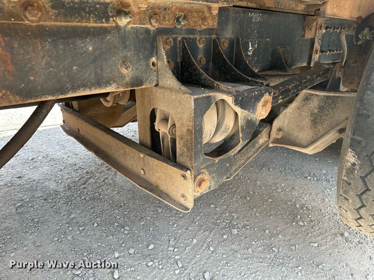 image for item MB9674 2001 Mack CH613  dump truck