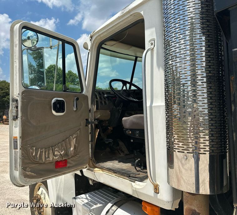 image for item MB9674 2001 Mack CH613  dump truck