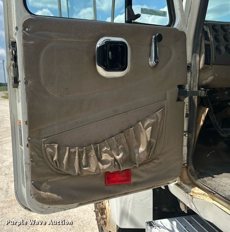 image for item MB9674 2001 Mack CH613  dump truck