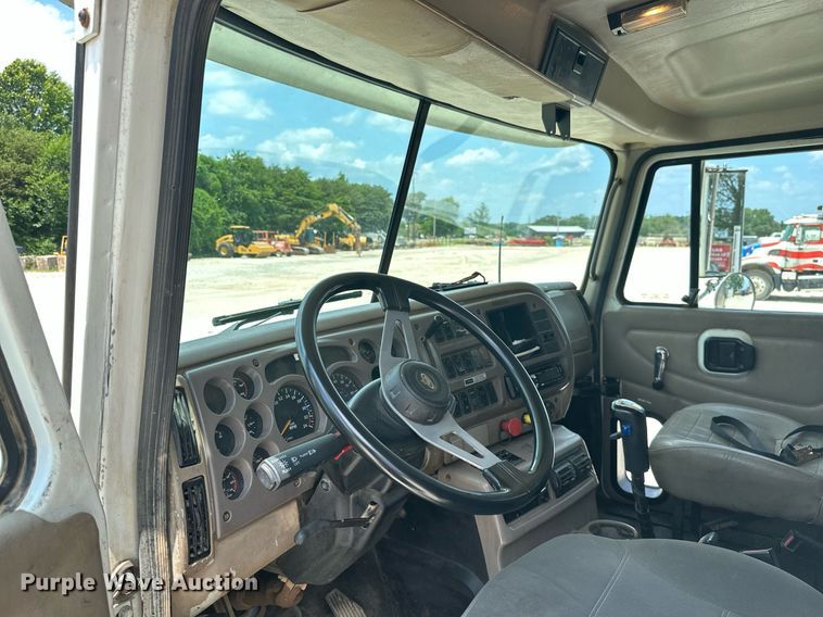 image for item MB9674 2001 Mack CH613  dump truck