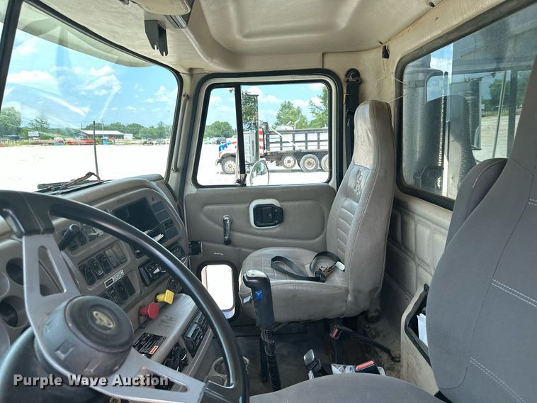 image for item MB9674 2001 Mack CH613  dump truck