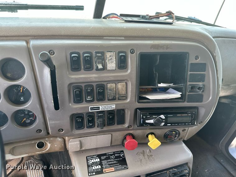 image for item MB9674 2001 Mack CH613  dump truck