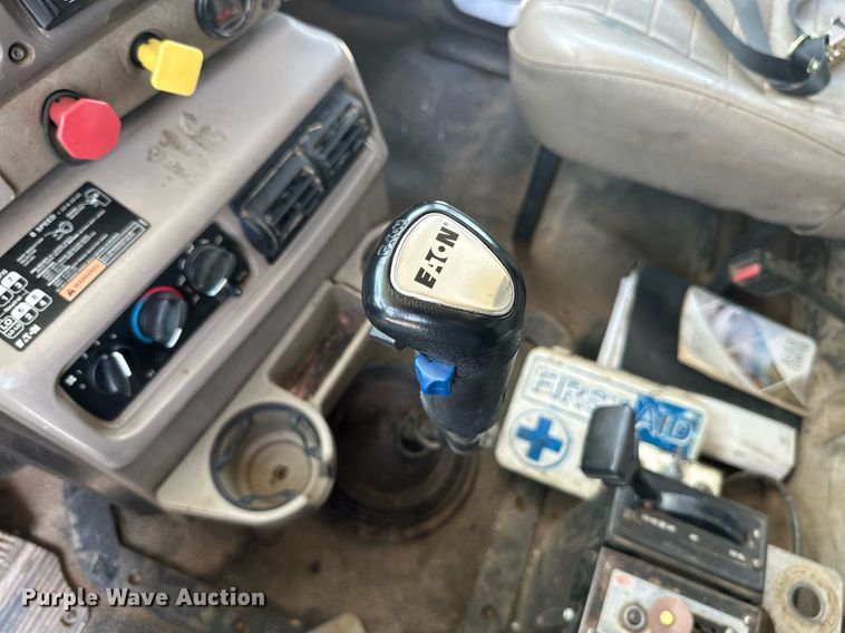 image for item MB9674 2001 Mack CH613  dump truck