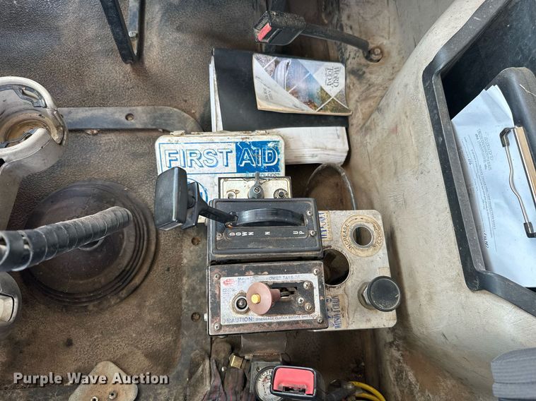 image for item MB9674 2001 Mack CH613  dump truck