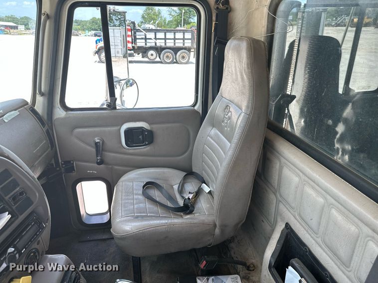 image for item MB9674 2001 Mack CH613  dump truck