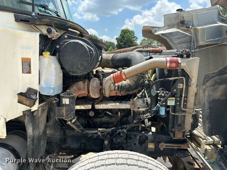 image for item MB9674 2001 Mack CH613  dump truck