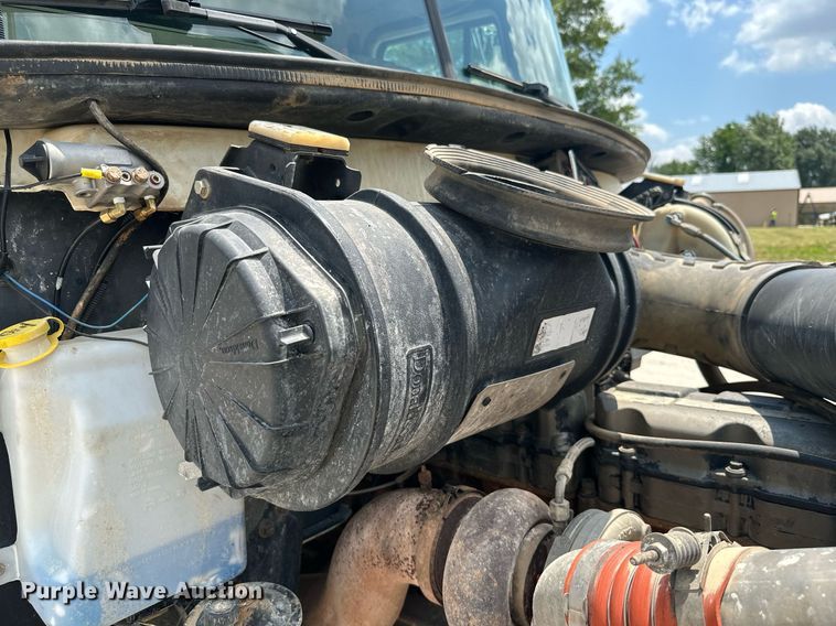 image for item MB9674 2001 Mack CH613  dump truck