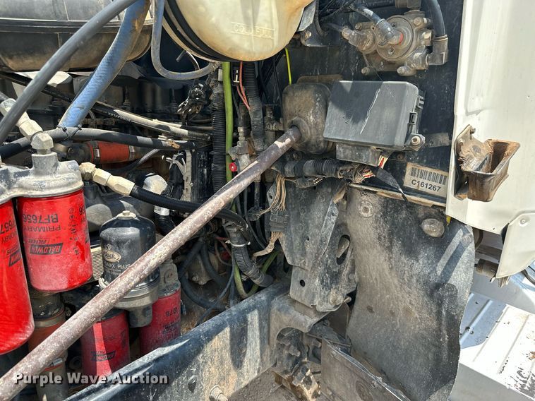 image for item MB9674 2001 Mack CH613  dump truck