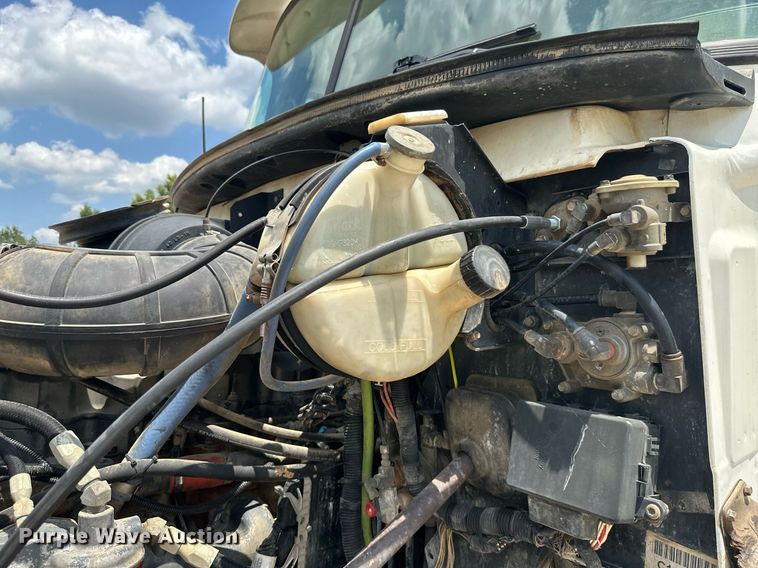 image for item MB9674 2001 Mack CH613  dump truck