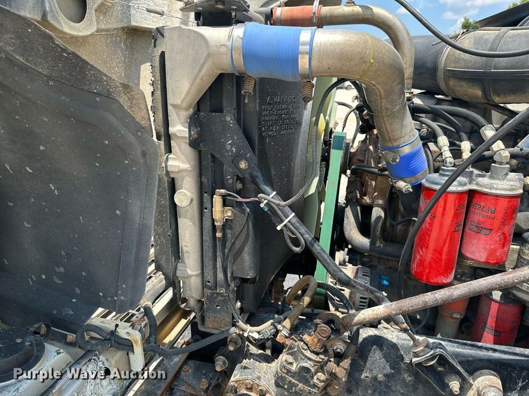 image for item MB9674 2001 Mack CH613  dump truck