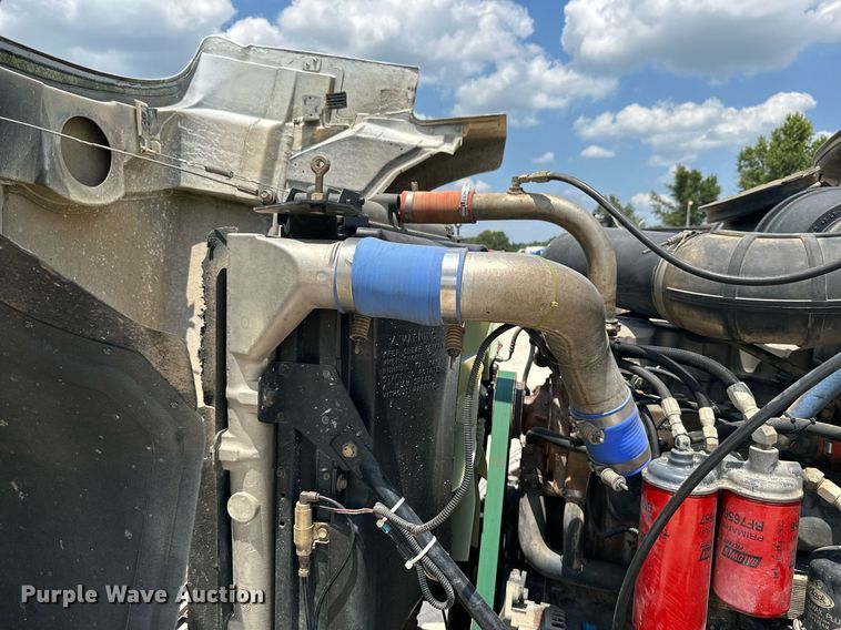 image for item MB9674 2001 Mack CH613  dump truck