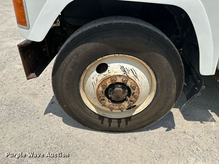 image for item MB9674 2001 Mack CH613  dump truck