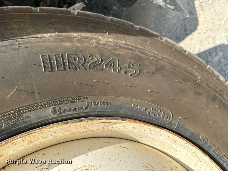 image for item MB9674 2001 Mack CH613  dump truck