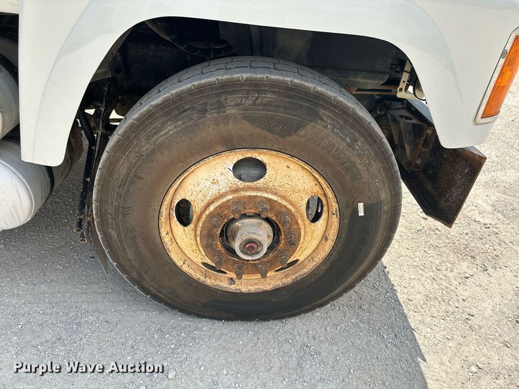 image for item MB9674 2001 Mack CH613  dump truck