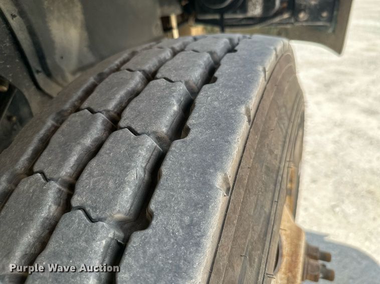 image for item MB9674 2001 Mack CH613  dump truck