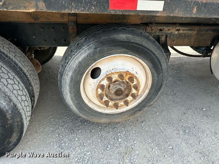 image for item MB9674 2001 Mack CH613  dump truck