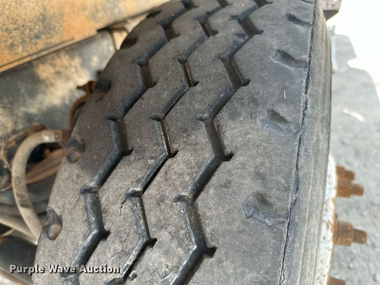 image for item MB9674 2001 Mack CH613  dump truck