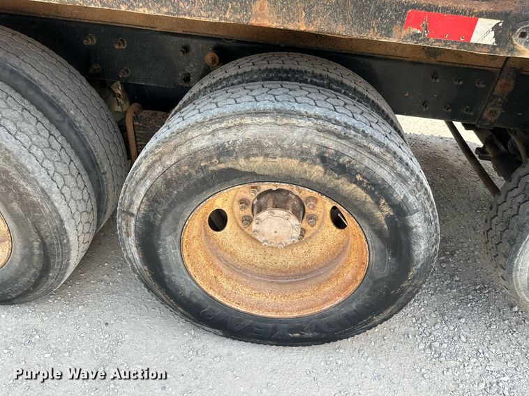 image for item MB9674 2001 Mack CH613  dump truck