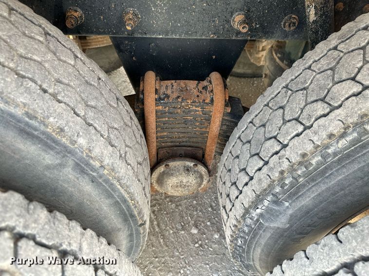 image for item MB9674 2001 Mack CH613  dump truck