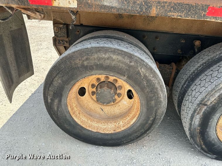 image for item MB9674 2001 Mack CH613  dump truck