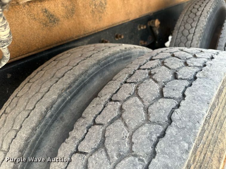 image for item MB9674 2001 Mack CH613  dump truck