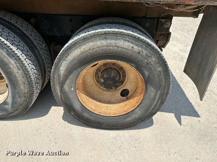 image for item MB9674 2001 Mack CH613  dump truck