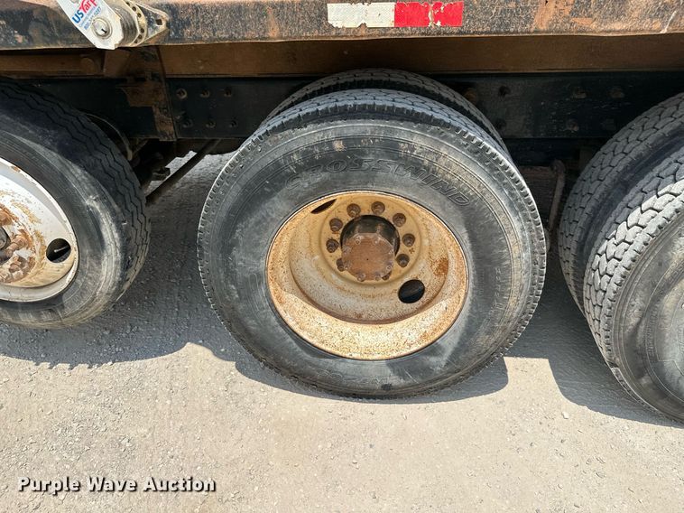 image for item MB9674 2001 Mack CH613  dump truck