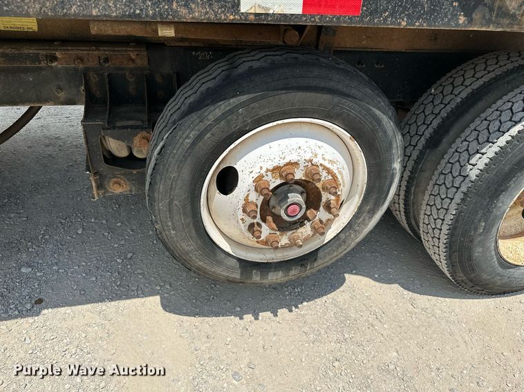 image for item MB9674 2001 Mack CH613  dump truck