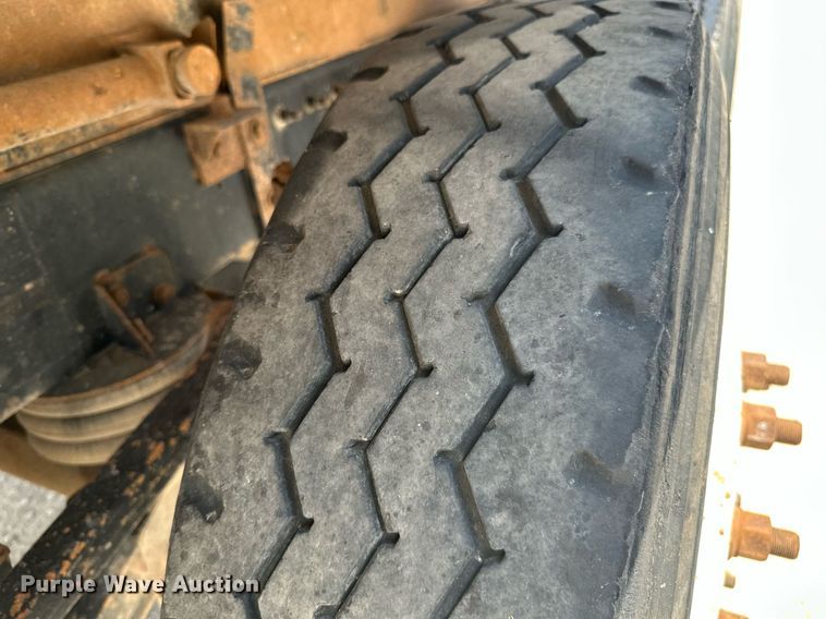 image for item MB9674 2001 Mack CH613  dump truck